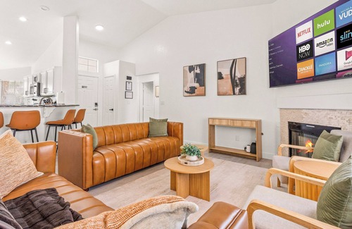 North Las Vegas Casa | Spacious 5BR House w/ Heated Pool + Jacuzzi