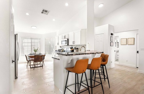 North Las Vegas Casa | Spacious 5BR House w/ Heated Pool + Jacuzzi