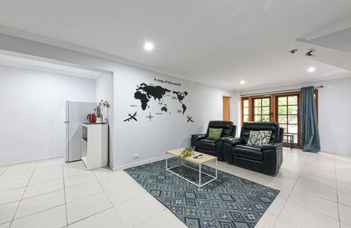 Springwood Casa | Spacious 5BR Retreat w/Balcony Near Hotspots