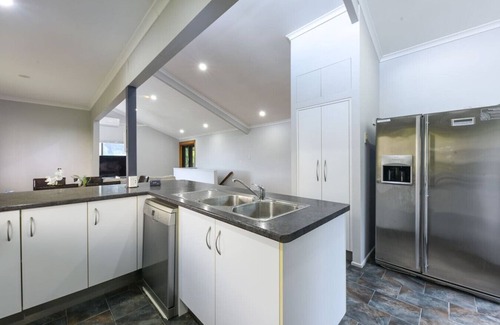 Springwood Casa | Spacious 5BR Retreat w/Balcony Near Hotspots