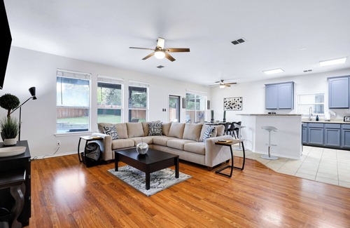 San Antonio Casa | Spacious 5BR Retreat with Pool & Outdoor Games