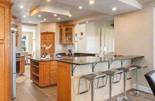 Bismarck Casa | Spacious 5BR River Retreat - Pool, Sauna, Golf & Stunning Views