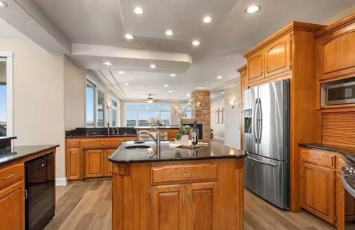 Bismarck Casa | Spacious 5BR River Retreat - Pool, Sauna, Golf & Stunning Views