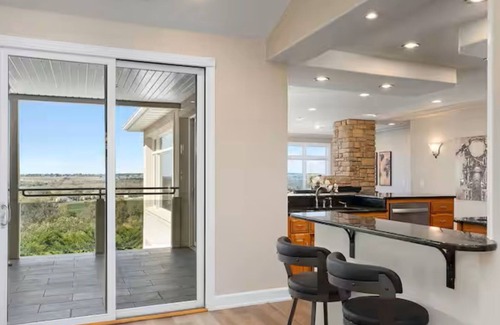 Bismarck Casa | Spacious 5BR River Retreat - Pool, Sauna, Golf & Stunning Views