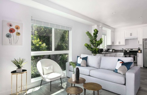 Mid City Casa | 5BR Designer Townhouse Parking + Prime Location