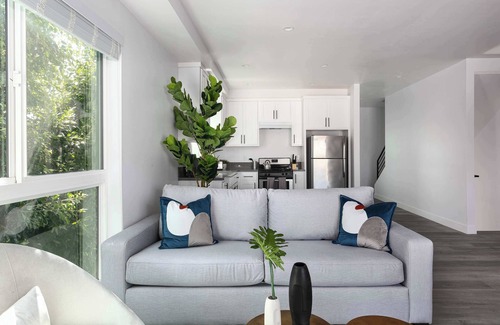Mid City Casa | 5BR Designer Townhouse Parking + Prime Location