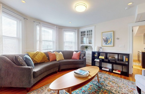 North Cambridge Apartamento | Gran 4/5 dormitorios, 2 baños cerca de Harvard, MIT, Tufts, cerca de la línea roja, C / A