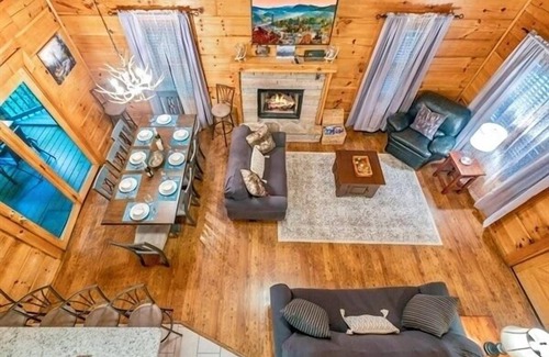 Pigeon Forge Cabina | Arcade, Hot Tub & PoolTbl | 5BR Near Pigeon Forge