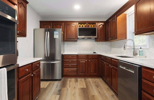 Lenexa Casa | The Oak Den Remodeled Home Quiet King Beds!