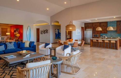 San Jose del Cabo Casa | Spacious 6 bedroom private home with gorgeous ocean views!