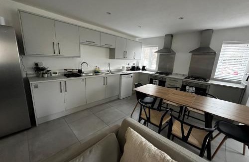 Oxford Casa | Spacious 6-Bed Home With 4 Parking Spaces