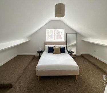 Oxford Casa | Spacious 6-Bed Home With 4 Parking Spaces