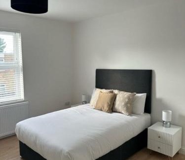 Oxford Casa | Spacious 6-Bed Home With 4 Parking Spaces