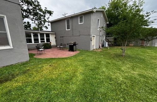 Del Mar Casa | Spacious 6-bedroom house in lovely Corpus Christi 1 block from Ocean Dr.