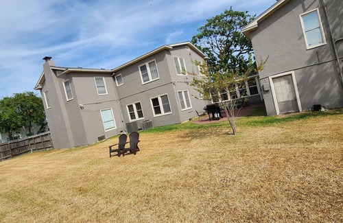Del Mar Casa | Spacious 6-bedroom house in lovely Corpus Christi 1 block from Ocean Dr.
