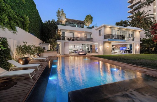 Beverly Hills Casa | Spacious 6-bedroom house with AC, WiFi in amazing West Hollywood