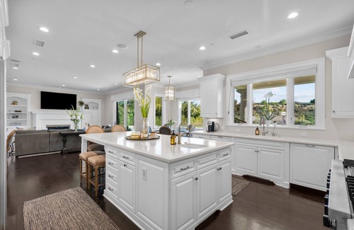 Thousand Oaks Casa | Spacious 6-bedroom Private Gated Home with WiFi and AC in amazing Thousand Oaks