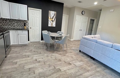 OST - South Union Casa | Spacious 6-bedroom 6-Bathroom Near Med Center Houston. Sleeps 12
