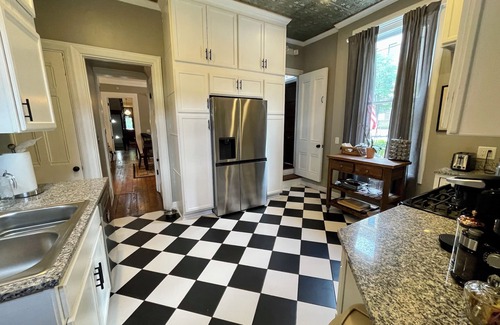 Pittsburgh Casa | Spacious 6-bedroom all-suite home in lovely Pgh with WiFi, AC, fitness room