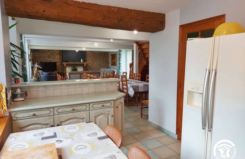 Carelles Cabaña | Gran casa rural con estanque y amplios jardines, ideal para familias, capacidad hasta 15 personas.