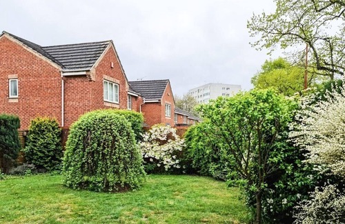 Stonnall Casa | Spacious 6 Bedroom House Near City Centre