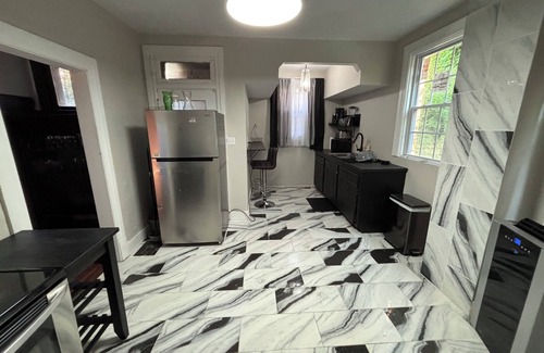 Mount Washington Casa | Spacious 6-bedroom house in mt washington with pokerroom