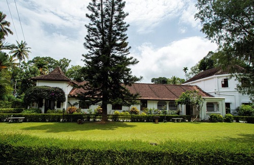 Udunuwara Casa | Spacious 6-bedroom heritage & wellness bungalow in Kandy with AC culinary class