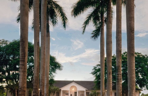 Homestead Casa | Spacious 6-bedroom house with WiFi, AC in marvelous Homestead.