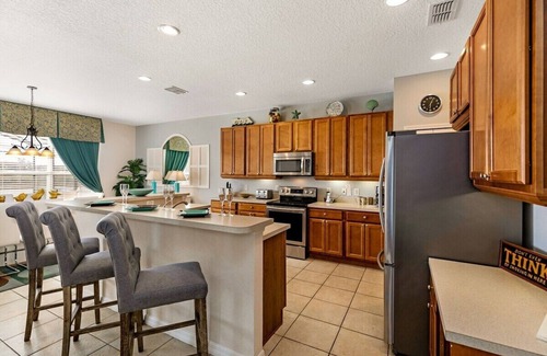 Bellavida Casa | Spacious 6-Bedroom Home with Private Pool and lake Views