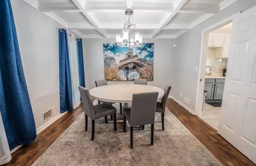Riverdale Casa | Spacious 6-bedroom house with Fire Pit, and Game room in enchanting Riverdale