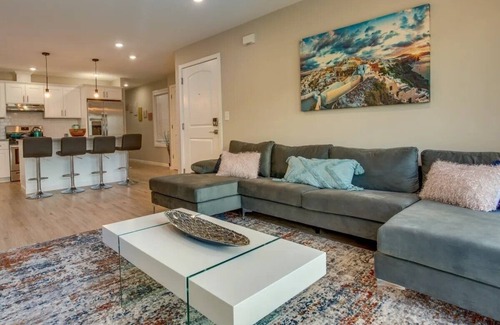 Ampere Casa | Spacious 6 Bedroom Home with NYC Access & Parking
