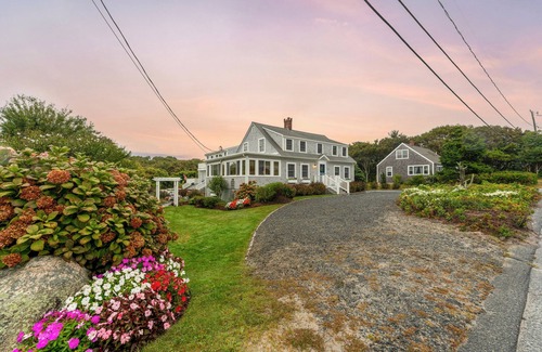 Silver Beach Casa | Spacious 6-bedroom house with WiFi and AC at Old Silver Beach in Falmouth