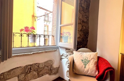 Bosa Historic Centre Casa | Spacious 6-bedroom house in enchanting Bosa with professional kitchen, A/C