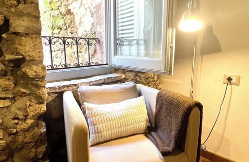 Bosa Historic Centre Casa | Spacious 6-bedroom house in enchanting Bosa with professional kitchen, A/C