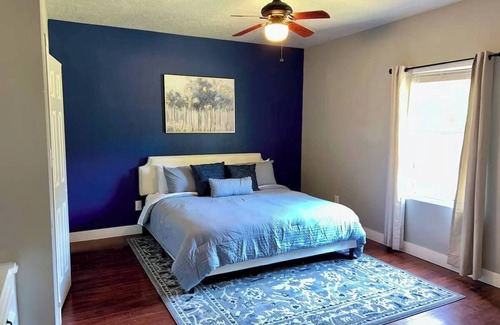 Conroe Apartamento | Spacious 6-bedroom house in charming Conroe on a stocked pond