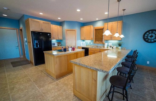 Ventura Casa | Spacious 6 Bedroom Lake Front Home with Beautiful Lake Views!