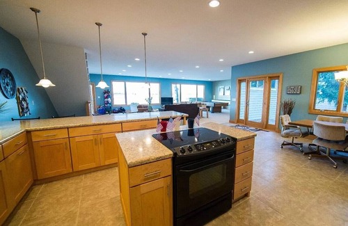 Ventura Casa | Spacious 6 Bedroom Lake Front Home with Beautiful Lake Views!