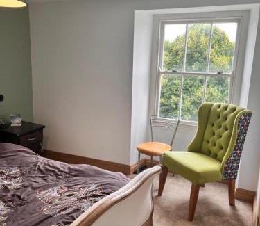 Milford Haven Casa | Spacious 6 bedroom retreat in Milford Haven
