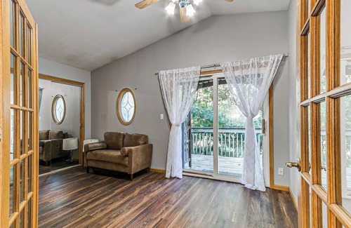 Ames Casa | Spacious 6-bedroom retreat next to park—ideal for family & group getaways