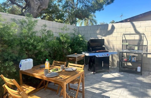 Valley Glen Casa | Spacious 6-bedroom house in marvelous Los Angeles with WiFi, AC