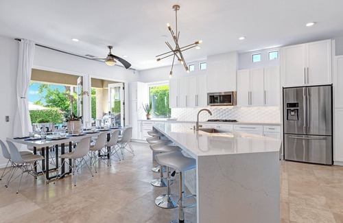Palm Springs Casa | Spacious 6 Bedroom Palm Springs Home with Private Swimming Pool!
