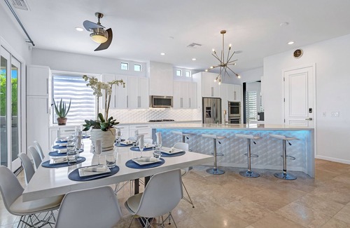 Palm Springs Casa | Spacious 6 Bedroom Palm Springs Home with Private Swimming Pool!