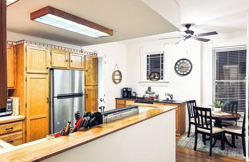 Port Clinton Casa | Spacious 6-bedroom house for your Lake Erie Escape -The Lake Erie Inn
