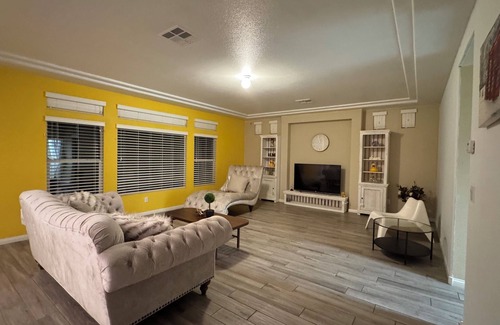 Enterprise Villa | Spacious 6-bedroom villa in fantastic Las Vegas with all memory mattresses.