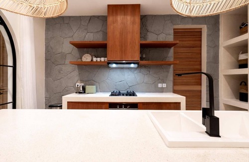 Umalas Villa | Spacious 6-bedroom villa with Private Chef and Butler short cut Canggu Seminyak