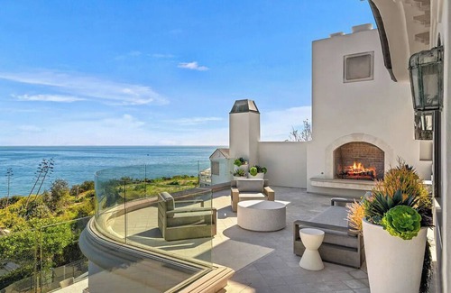 Central Malibu Villa | Spacious 6-bedroom villa in charming Malibu with 250 People Event Space.