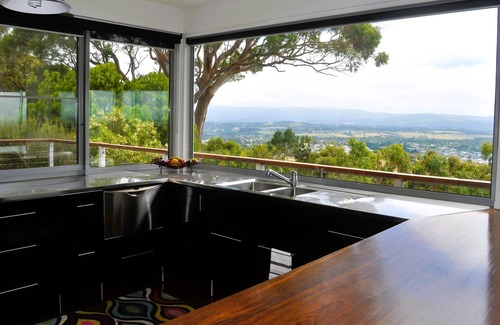 Gisborne Casa | Spacious 6-BR Retreat with Breathtaking Views – Perfect for Family & Friends