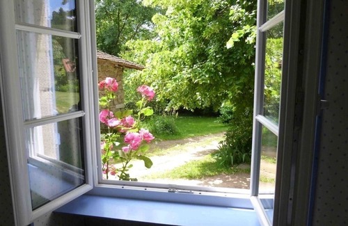 Saint-Alban-les-Eaux Cabaña | Gîte spacieux avec jardin, cheminée, équipements enfants, près de Roanne, draps fournis