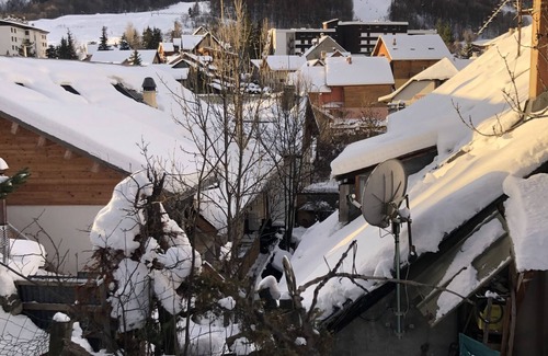 La Salle-les-Alpes Apartamento | Casa Espaciosa para 10 Personas con Jardín Privado cerca de las Pistas en Serre Chevalier