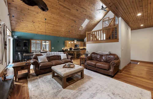 Lincoln Casa | Spacious 6BR Family Vacation Dream Home, Book Now!